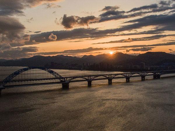 Internet giants must obey censorship rules to operate in China, says regulator